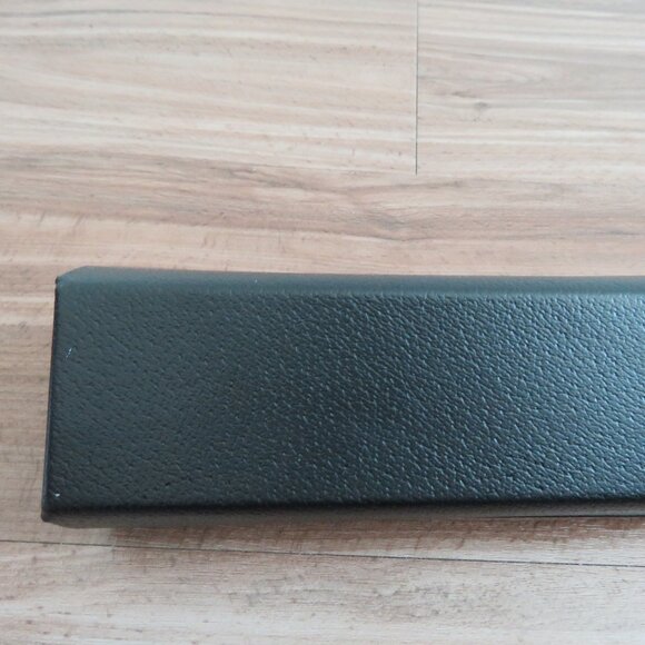 BURBERRY Magnetic Closure Hard Glasses Sunglasses Case - Picture 5 of 9